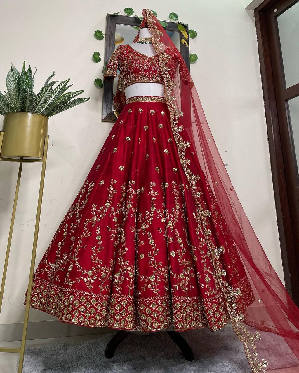 PRESENTING DESLGNER WEAR SEQUINS EMROLDERED LEHENGHA CHOLI